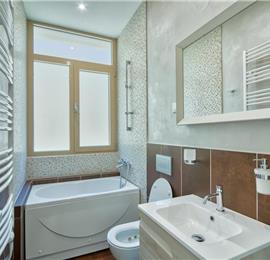6 bedroom villa with pool and roof terrace, Sveti Stefan, sleeps 12